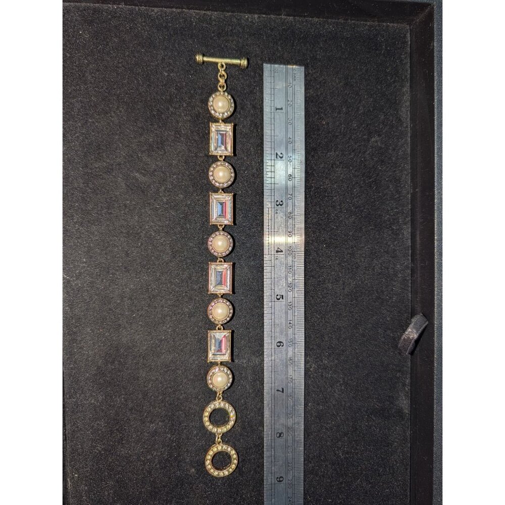 Heidi Daus Crystal/Faux Pearl Statement Bracelet 8.75" Toggle Closure - Picture 9 of 11